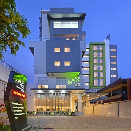 Whiz Prime Hotel Basuki Rahmat Malang Exterior foto