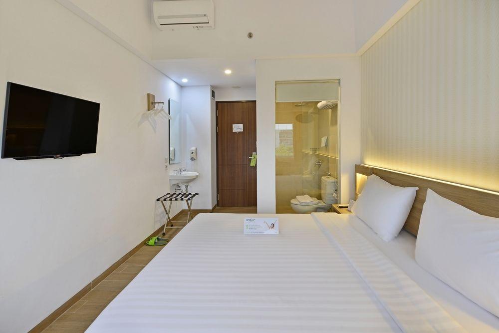 Whiz Prime Hotel Basuki Rahmat Malang Exterior foto