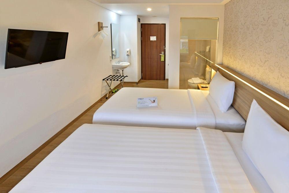 Whiz Prime Hotel Basuki Rahmat Malang Exterior foto