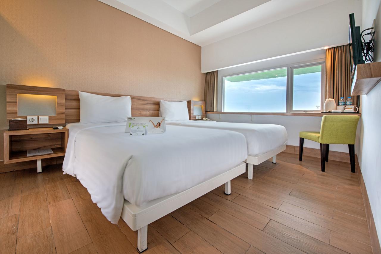 Whiz Prime Hotel Basuki Rahmat Malang Exterior foto