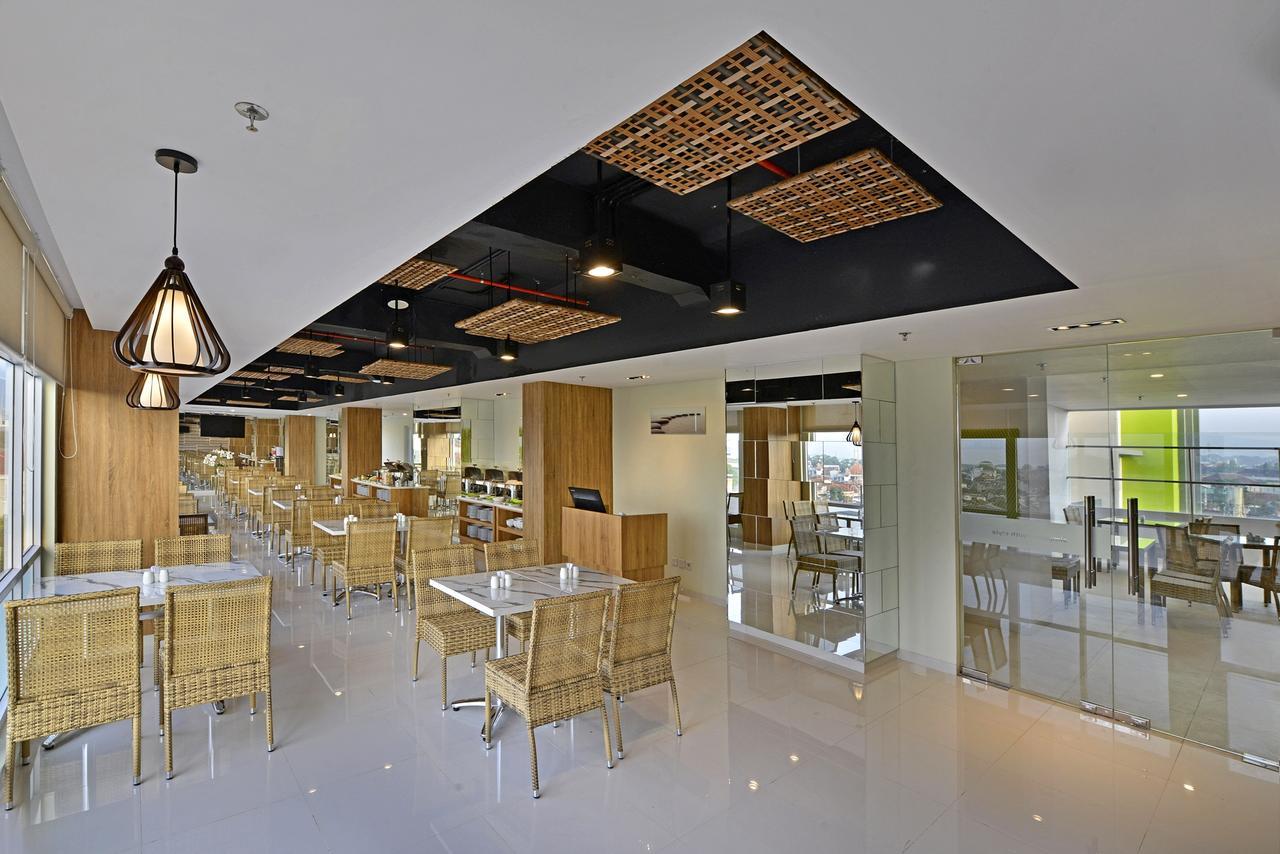 Whiz Prime Hotel Basuki Rahmat Malang Exterior foto