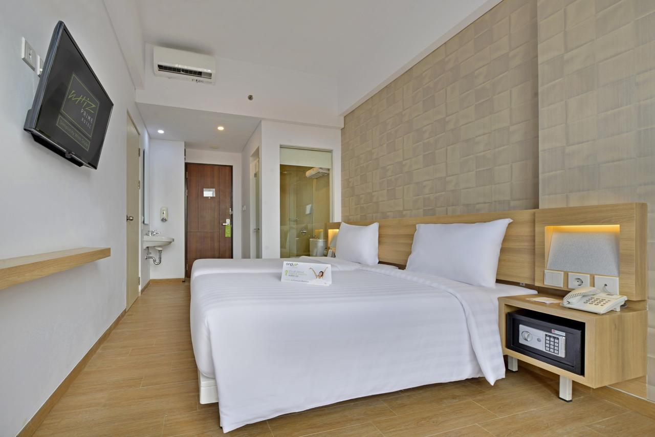Whiz Prime Hotel Basuki Rahmat Malang Exterior foto